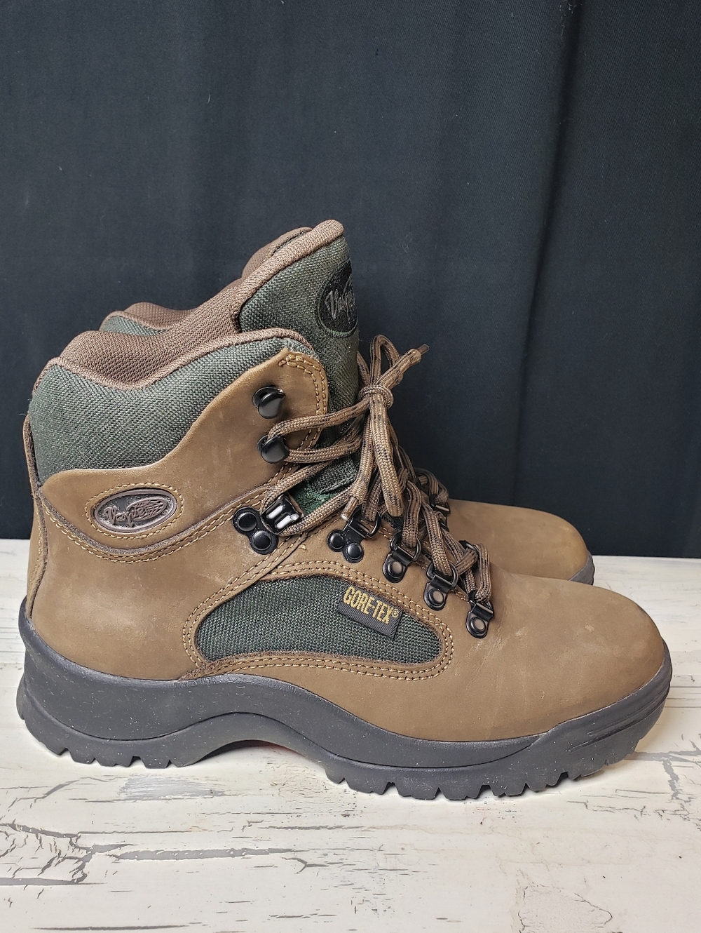 Vasque Vintage 'Skywalk' GTX style 7151 Hiking Boots in (As New) Women's size 8